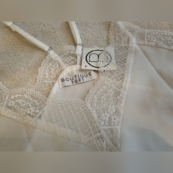 NWT B1921 2X Racer Back Lace Trim Cami w/ Adjustable Staps - Picture 4 of 9